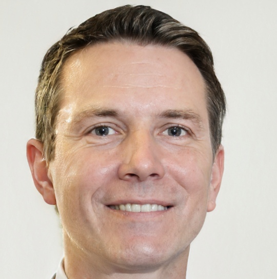 Content Creation/Marketing Expert: Thomas Simon